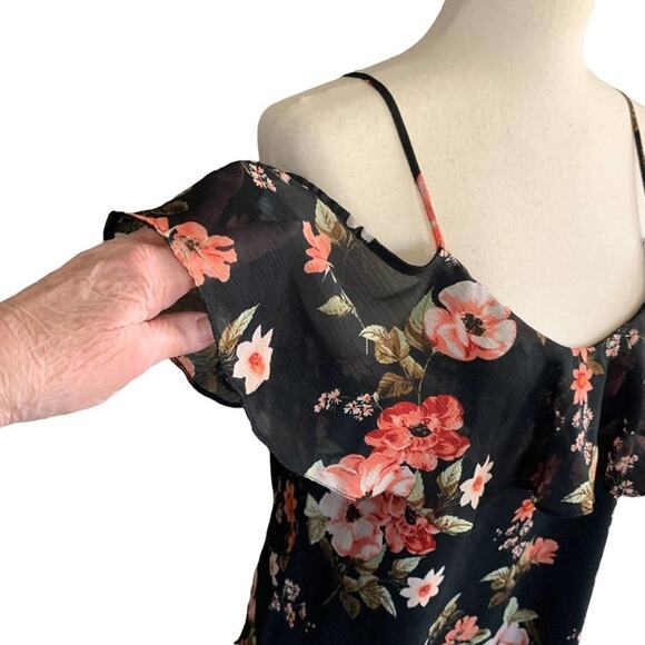 F&F top spaghetti strap blouse. Drop shoulder flutter sleeve. Size 8 - Picture 4 of 9